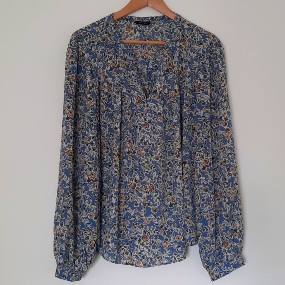 Blue floral flowy top